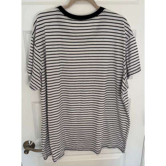 Torrid Striped Graphic Tee Sz 2X Relaxed Fit Black & White Stripes Heart Graphic - Picture 2 of 3